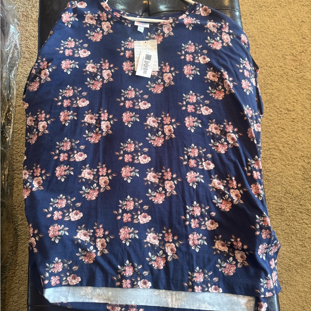 - LulaRoe Leah Navy Blue Short sleeve  Top size XL NWT